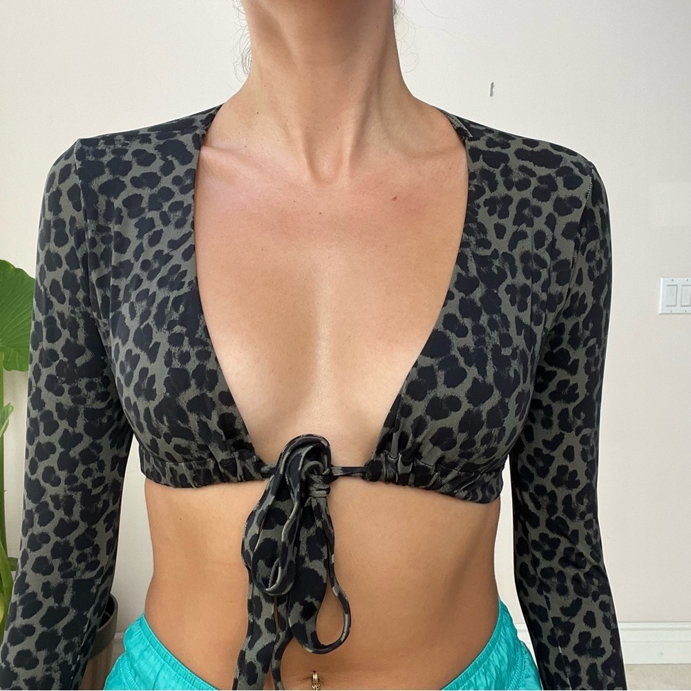 GOOD AMERICAN LONG SLEEVE SWIM BIKINI TOP